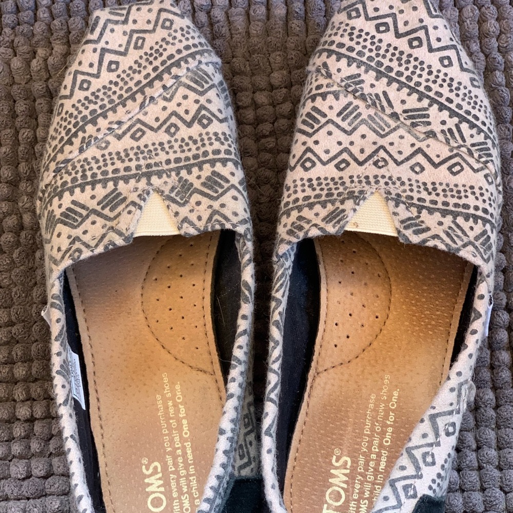 Toms - Picture 2 of 4
